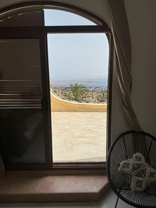 Penthouse With Seaviews Apartament