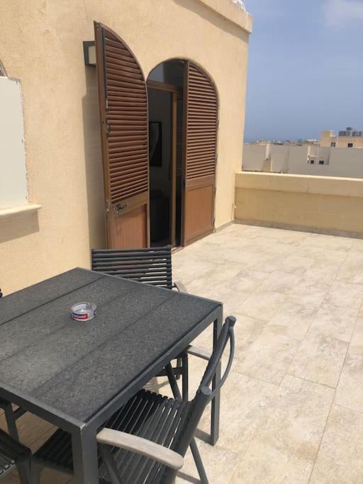 Penthouse With Seaviews Apartament